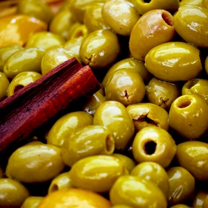 Olives et bâton de canelle - France  - collection de photos clin d'oeil, catégorie plantes